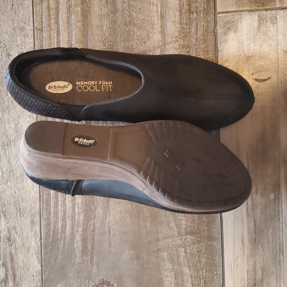 Dr. Schools Black Wedges - Picture 3 of 6